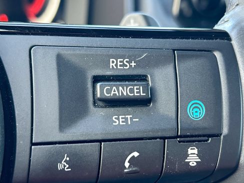 Used 2021 Nissan Rogue Platinum FWD image 19