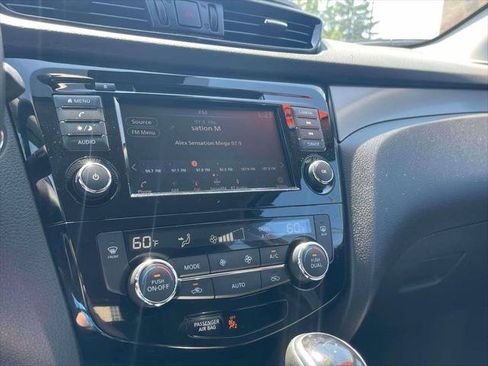 Used 2020 Nissan Rogue Sport SV w/ Technology Package AWD/4WD image 27