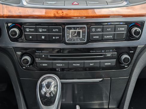 Used 2014 Hyundai Equus Signature RWD image 23