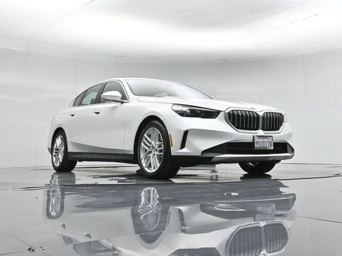 Used 2025 BMW 530i xDrive w/ Premium Package image 50