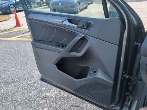 Used 2023 Volkswagen Tiguan SE image 22