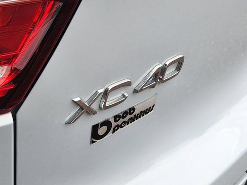 Used 2022 Volvo XC40 T5 R-Design AWD/4WD image 31