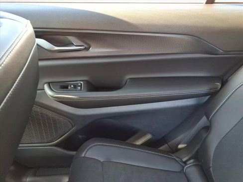 New 2025 Jeep Grand Cherokee L Altitude image 33