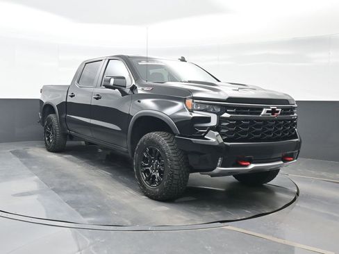 Used 2023 Chevrolet Silverado 1500 ZR2 w/ Technology Package image 9
