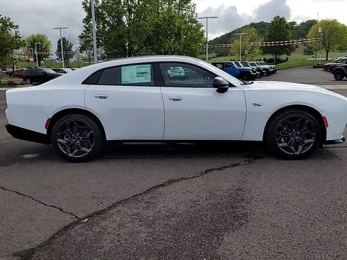 New 2026 Dodge Charger R/T AWD/4WD image 9