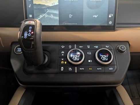 Used 2025 Land Rover Defender 110 X-Dynamic SE image 22