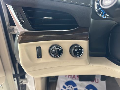 Used 2019 Cadillac Escalade Luxury AWD/4WD image 27