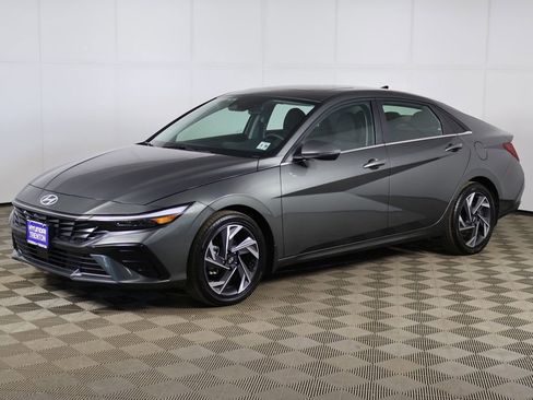 Used 2025 Hyundai Elantra Limited FWD image 10