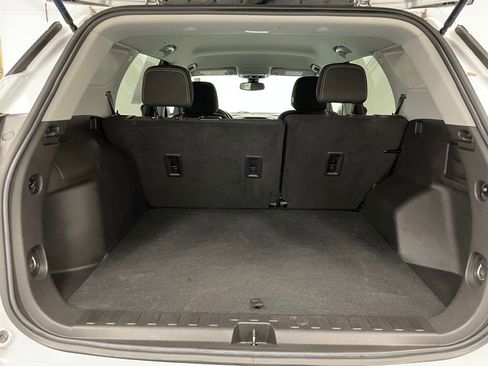 Used 2022 GMC Terrain SLE image 23