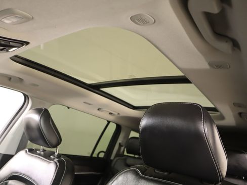 Used 2021 Jeep Grand Cherokee L Limited w/ Luxury Tech Group II image 18