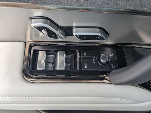 New 2025 Land Rover Range Rover Sport SE image 21