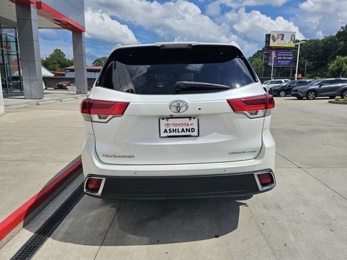 Used 2018 Toyota Highlander Limited Platinum image 6