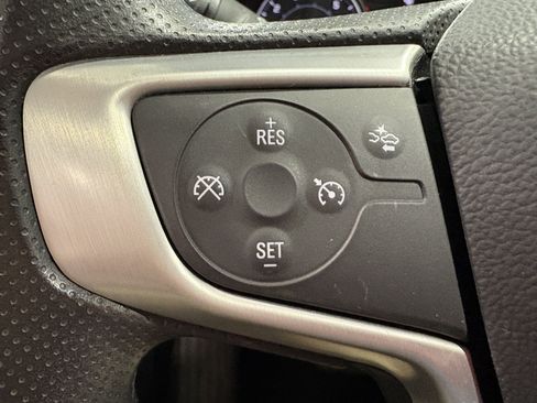 Used 2024 GMC Terrain SLE w/ Driver Convenience Package image 9