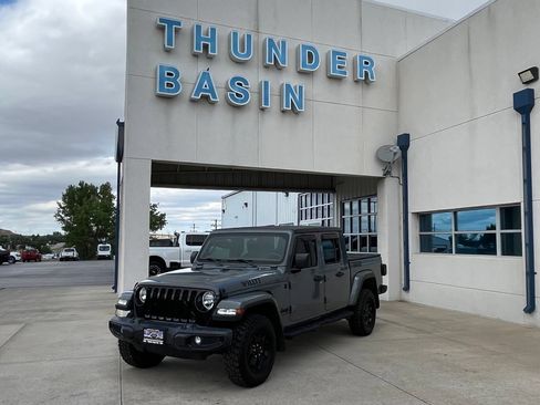 Used 2021 Jeep Gladiator Sport AWD/4WD image 1