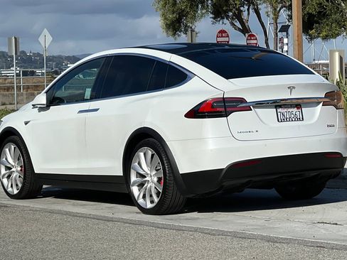 Used 2016 Tesla Model X P90D image 6
