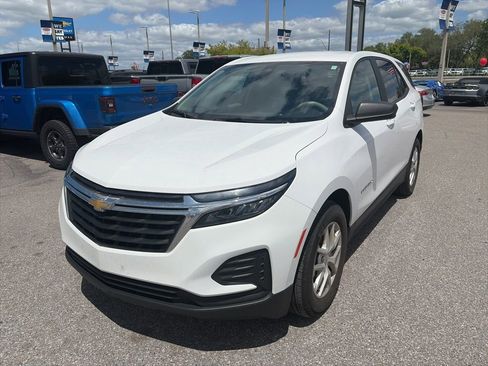 Used 2024 Chevrolet Equinox LS w/ LS Convenience Package image 2