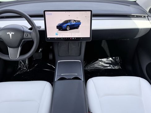 Used 2023 Tesla Model Y Long Range AWD/4WD image 2