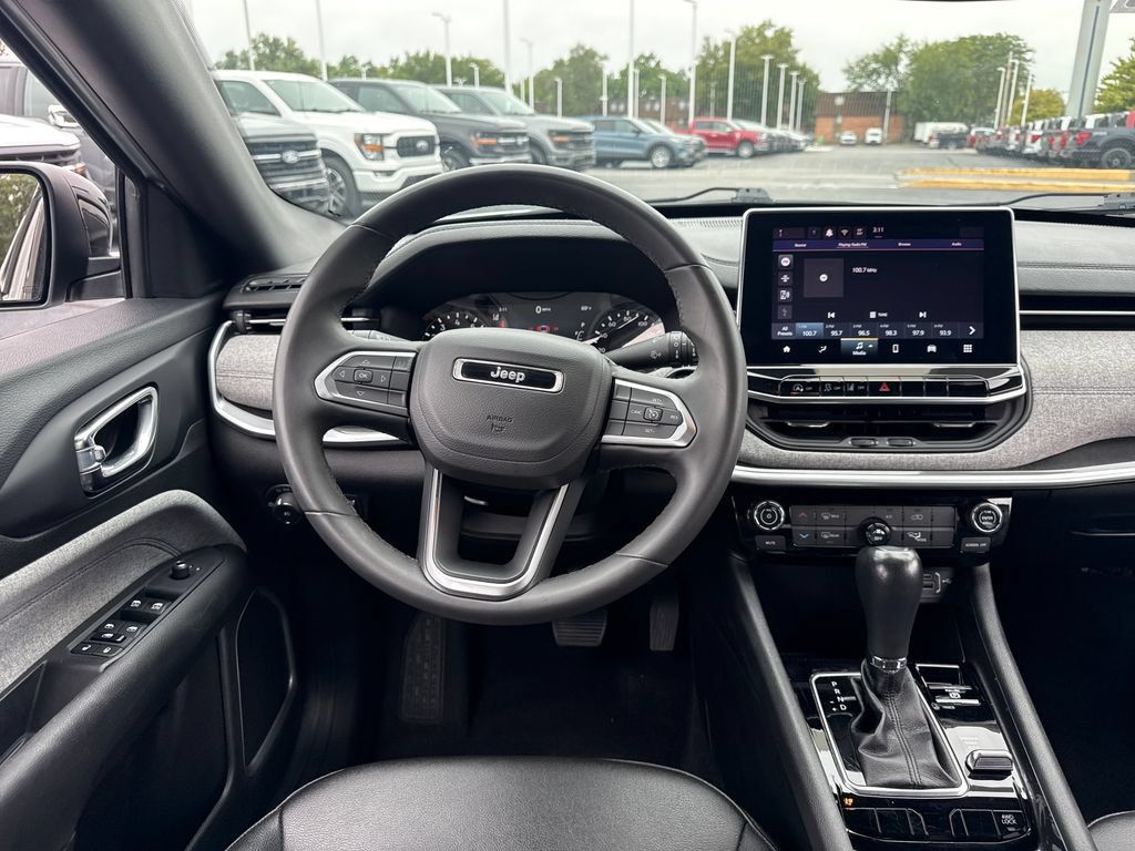 Used 2024 Jeep Compass Latitude AWD/4WD image 18