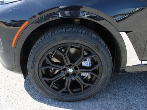 Used 2023 BMW X7 xDrive40i w/ Premium Package image 12