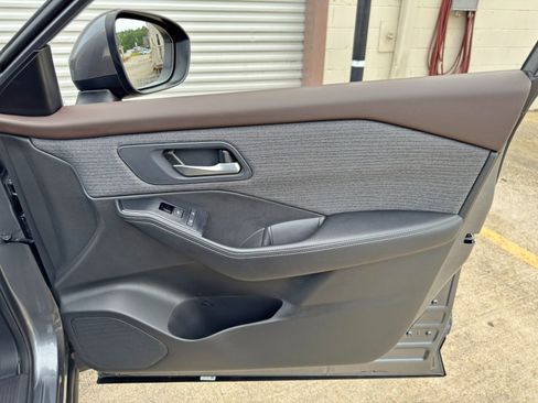 Used 2023 Nissan Rogue SV FWD image 38