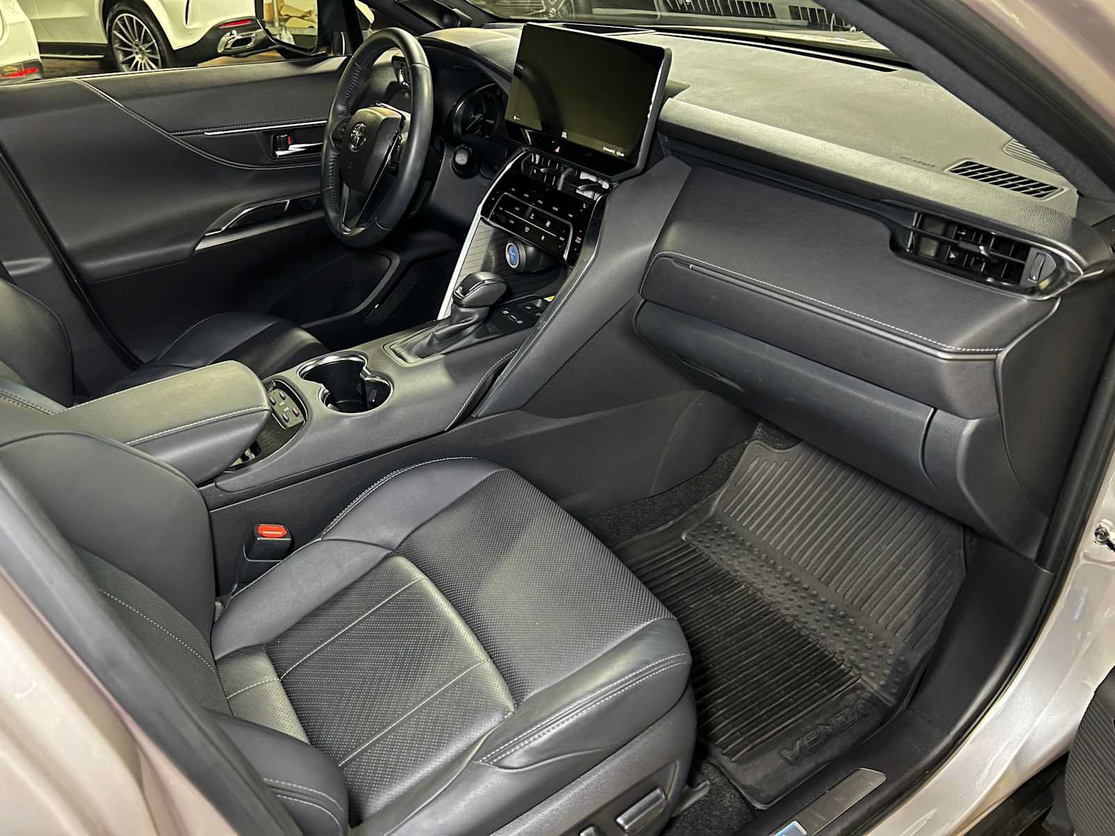 Used 2021 Toyota Venza Limited w/ Advanced Technology Package AWD/4WD image 11
