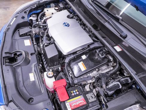 Used 2020 Toyota Prius XLE image 25