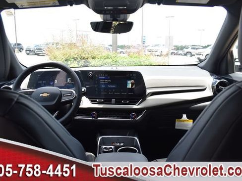 New 2026 Chevrolet Equinox LT w/ Convenience Package II FWD image 3