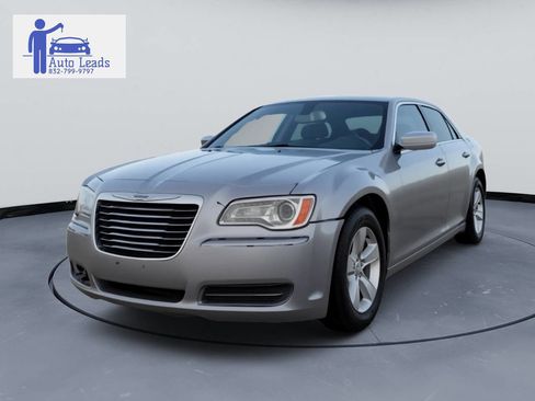 Used 2014 Chrysler 300 image 3