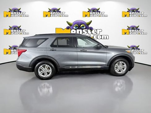 Used 2022 Ford Explorer XLT w/ Equipment Group 202A AWD/4WD image 4