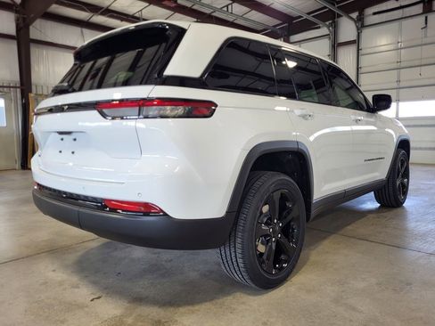New 2025 Jeep Grand Cherokee Altitude AWD/4WD image 5