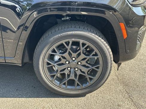 New 2025 Jeep Grand Cherokee Summit image 12