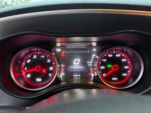 Used 2019 Dodge Charger SXT RWD image 14