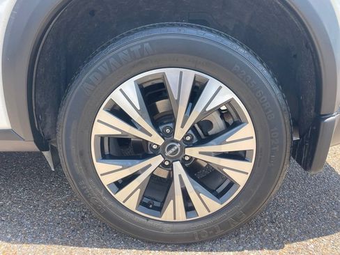 Certified 2023 Nissan Rogue SV FWD image 17