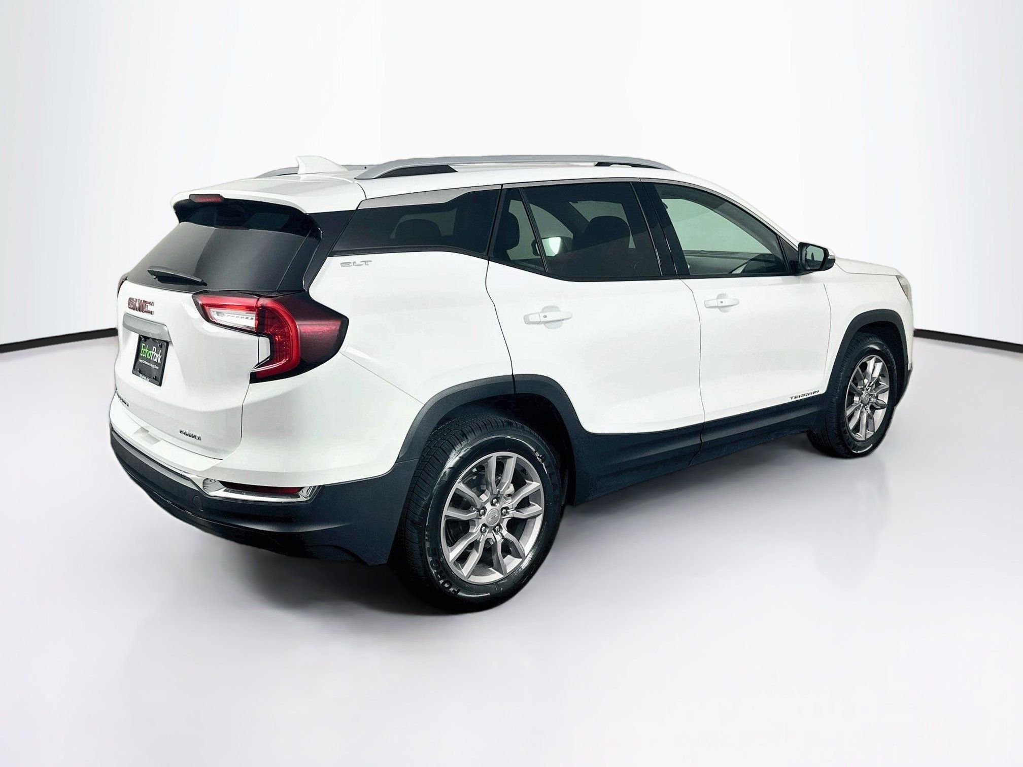 Used 2024 GMC Terrain SLT AWD/4WD image 9
