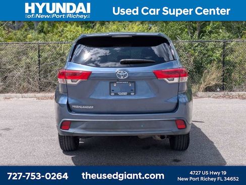 Used 2019 Toyota Highlander LE FWD image 4