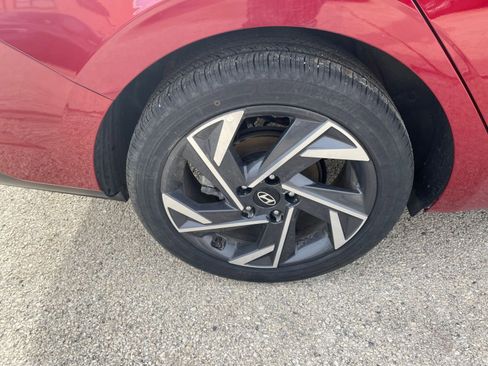 Used 2025 Hyundai Elantra SEL image 32