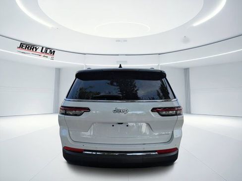 New 2025 Jeep Grand Cherokee L Laredo image 4