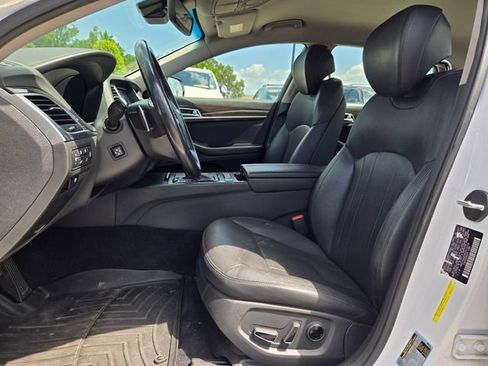 Used 2019 Genesis G80 3.8 RWD image 9