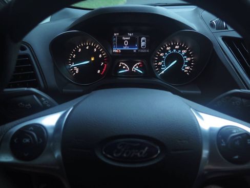 Used 2016 Ford Escape SE w/ Equipment Group 201A FWD image 9