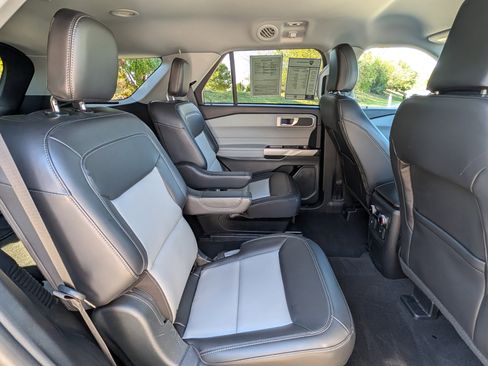 Used 2023 Ford Explorer XLT w/ Equipment Group 202A image 31