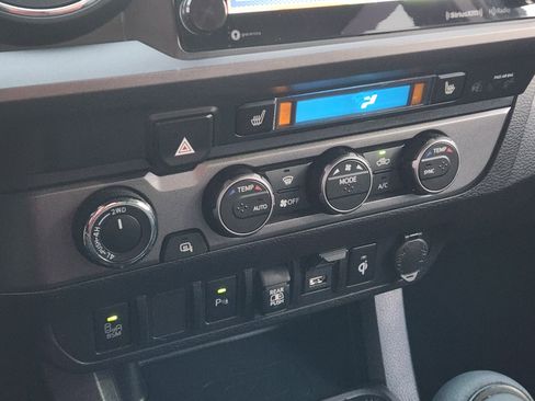 Used 2022 Toyota Tacoma TRD Sport image 23