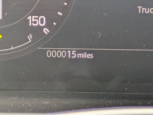 New 2026 Land Rover Defender 110 X-Dynamic SE image 11