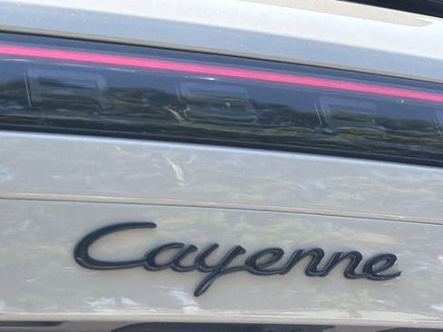 Used 2023 Porsche Cayenne Platinum Edition AWD/4WD image 25