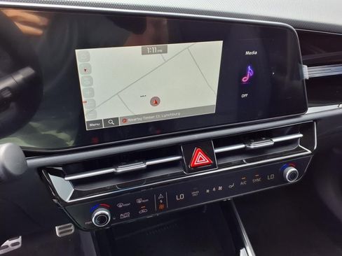 New 2025 Kia Niro EX Touring image 22