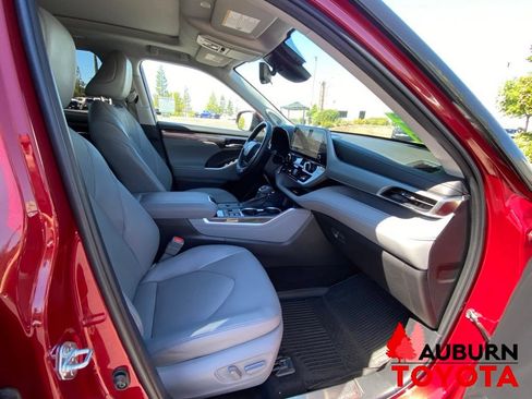 Used 2023 Toyota Highlander Platinum AWD/4WD image 16