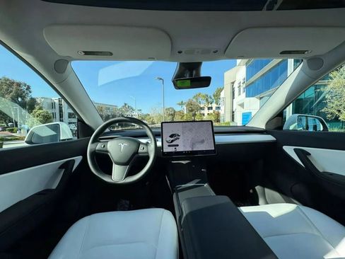 Used 2022 Tesla Model Y Long Range image 9