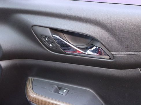 Used 2023 GMC Acadia SLE image 8