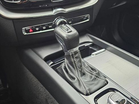 Used 2018 Volvo XC60 T6 R-Design w/ Convenience Package image 29