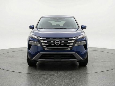 Used 2025 Nissan Rogue SV FWD image 2