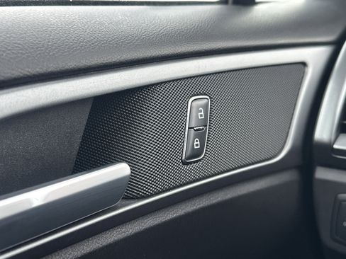 Used 2016 Ford Fusion SE image 26